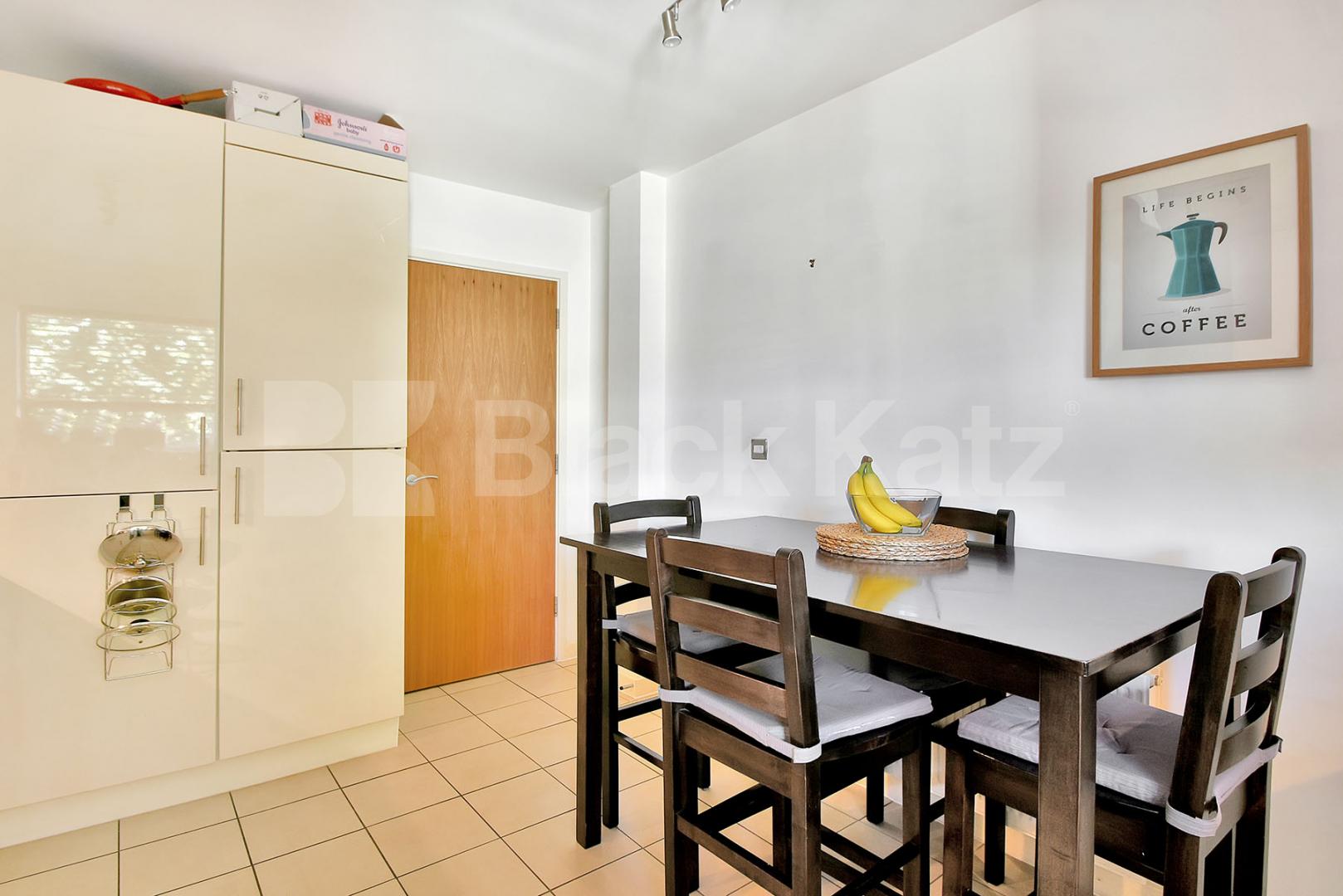 			Stunning Two Bedroom Property With roof Terrace !, 2 Bedroom, 1 bath, 1 reception Flat			 Womersley Road, Crouch End